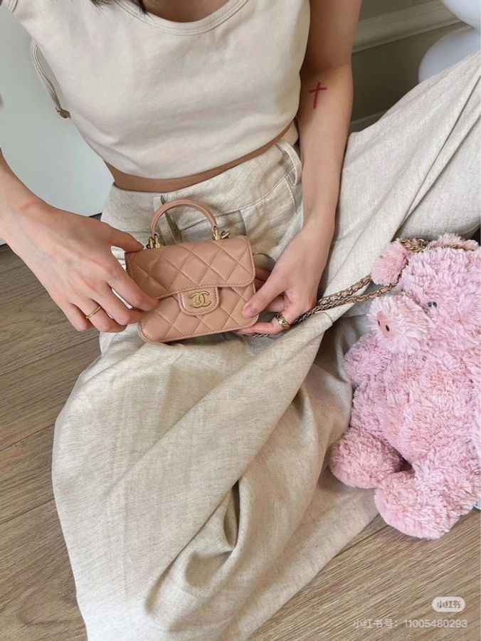 【威選精品|CHANEL 奶茶色金扣羊皮 Mini 手柄鏈條包】-1