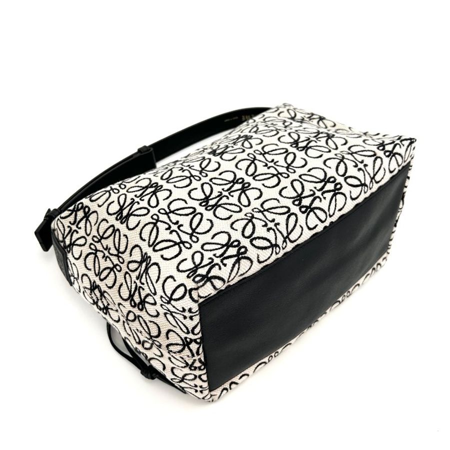 LOEWE 黑白Cubi Anagram老花刺繡帆布手提飯盒包 25*22*17 98新配件塵袋-3