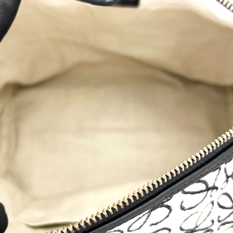 LOEWE 黑白Cubi Anagram老花刺繡帆布手提飯盒包 25*22*17 98新配件塵袋-6