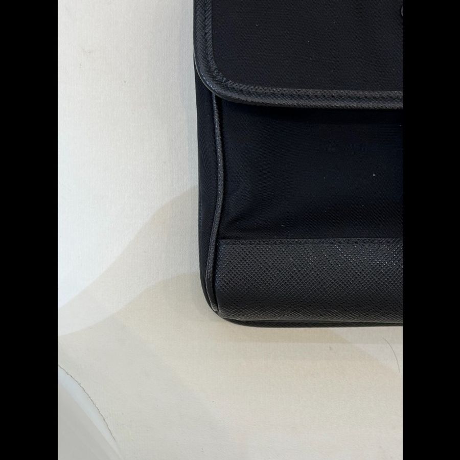 普拉達 Prada Re-Nylon 手機包,黑色尼龍拼皮郵差包-4