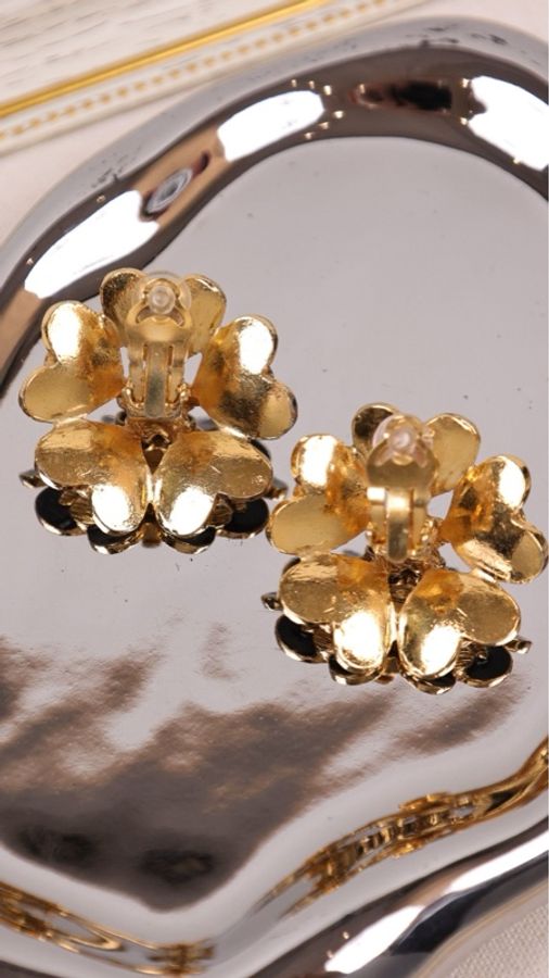 Chanel 黑金花花珍珠耳夹-1