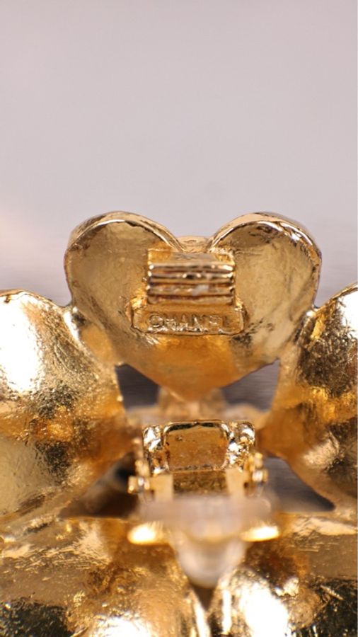 Chanel 黑金花花珍珠耳夹-11