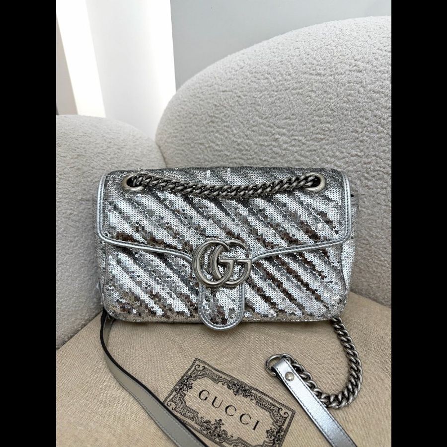Gucci古馳GG Marmont系列馬蒙26,銀色品牌Logo,聖誕限定亮片銀款-0