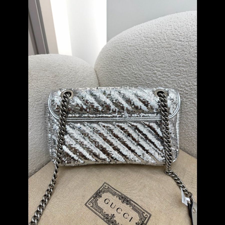 Gucci古馳GG Marmont系列馬蒙26,銀色品牌Logo,聖誕限定亮片銀款-1