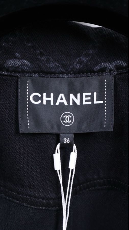 Chanel 23A达喀尔隐藏款cc黑色丹宁牛仔山茶花满印牛仔外套-10