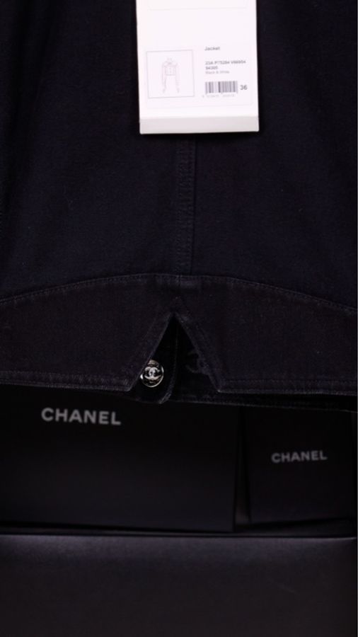 Chanel 23A达喀尔隐藏款cc黑色丹宁牛仔山茶花满印牛仔外套-17