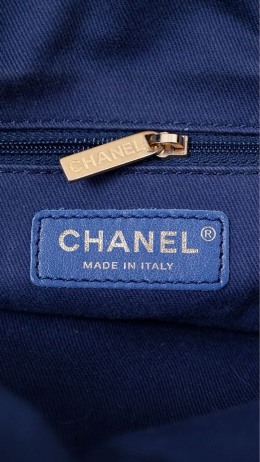 Chanel 29开丹宁牛仔外缝线cc小号保龄球包单肩包-5