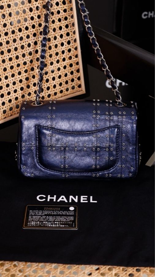 Chanel 22开飞行系列蓝色油蜡皮铆钉大mini cf单肩包-1
