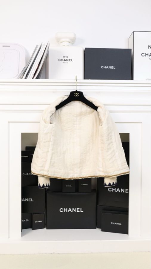 Chanel 1992年秋冬高定系列黑白三角滚边四口袋外套-4