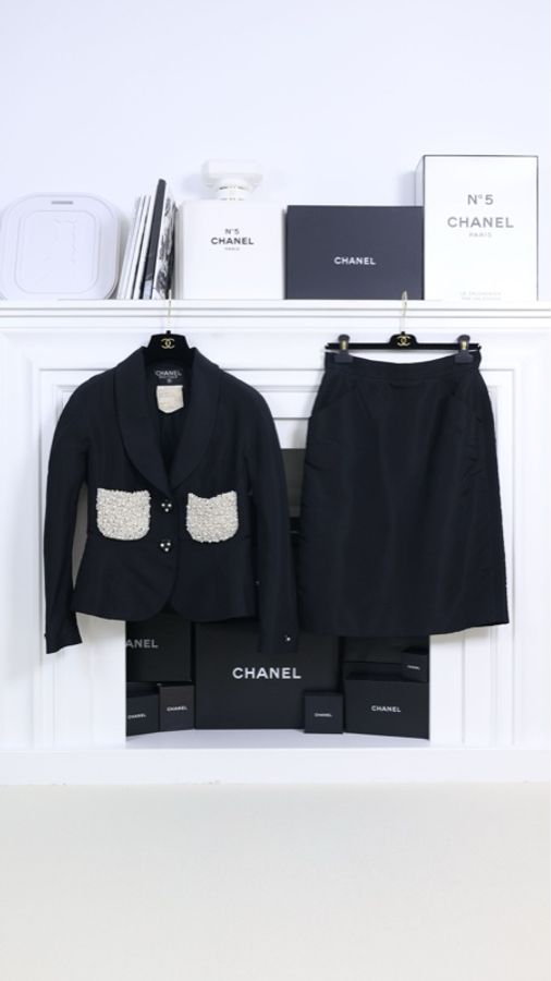 Chanel 90年秀款黑色翻领珍珠两口袋外套半裙套装FR40 23.6-0