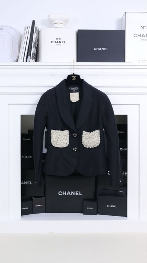 Chanel 90年秀款黑色翻领珍珠两口袋外套半裙套装FR40 23.6-1