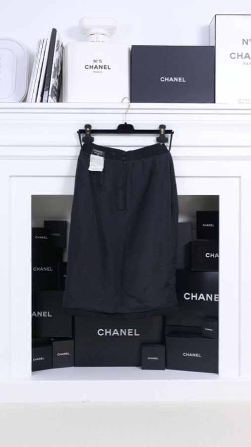 Chanel 90年秀款黑色翻领珍珠两口袋外套半裙套装FR40 23.6-6
