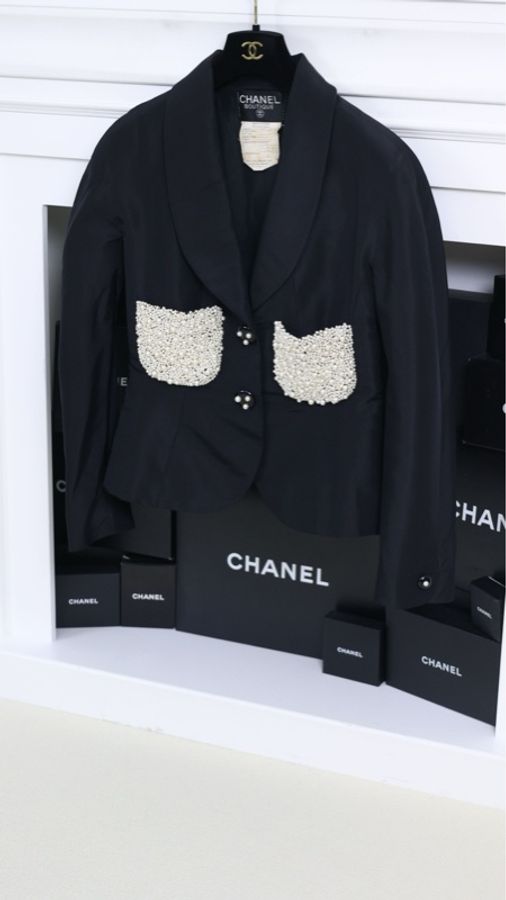 Chanel 90年秀款黑色翻领珍珠两口袋外套半裙套装FR40 23.6-8