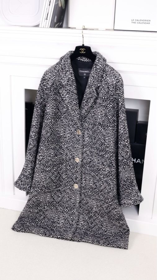 Chanel 20A高级手工坊系列秀款黑白粗花呢两口袋大衣长款外套-6