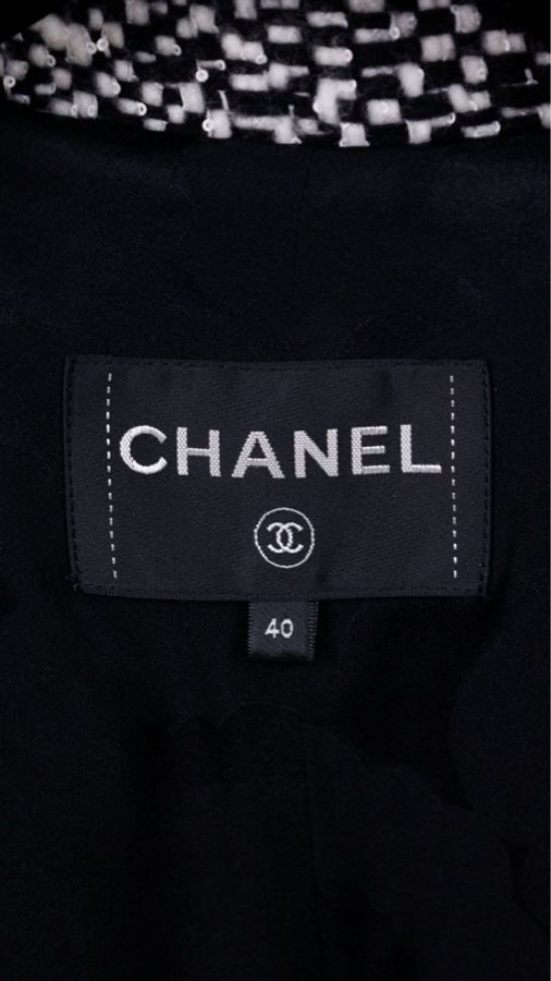 Chanel 20A高级手工坊系列秀款黑白粗花呢两口袋大衣长款外套-15