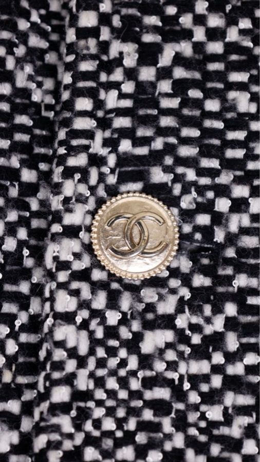 Chanel 20A高级手工坊系列秀款黑白粗花呢两口袋大衣长款外套-19
