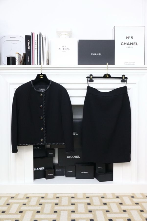 Chanel 92年秋冬皮扣皮革编花滚边黑金扣外套半裙套装-0