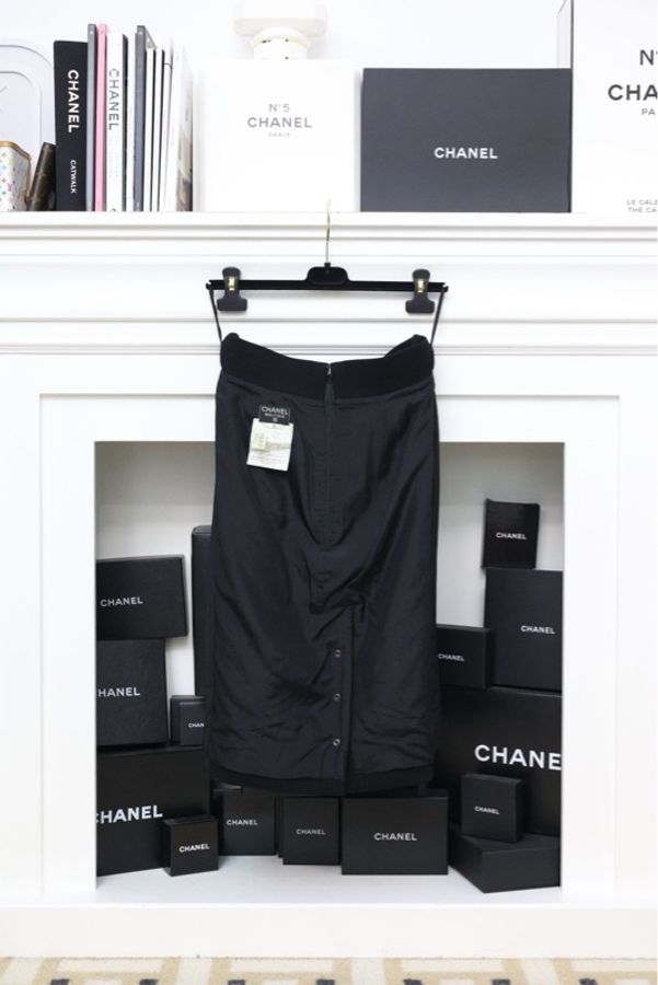 Chanel 92年秋冬皮扣皮革编花滚边黑金扣外套半裙套装-10