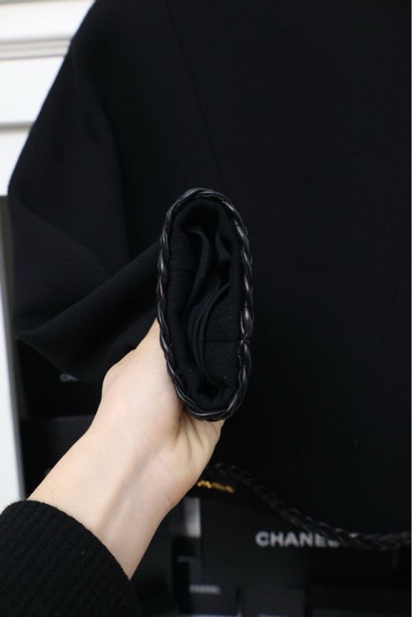 Chanel 92年秋冬皮扣皮革编花滚边黑金扣外套半裙套装-21