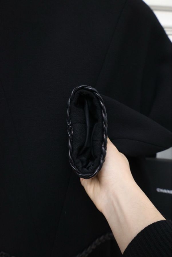 Chanel 92年秋冬皮扣皮革编花滚边黑金扣外套半裙套装-24