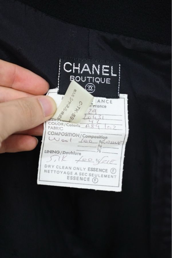 Chanel 92年秋冬皮扣皮革编花滚边黑金扣外套半裙套装-25