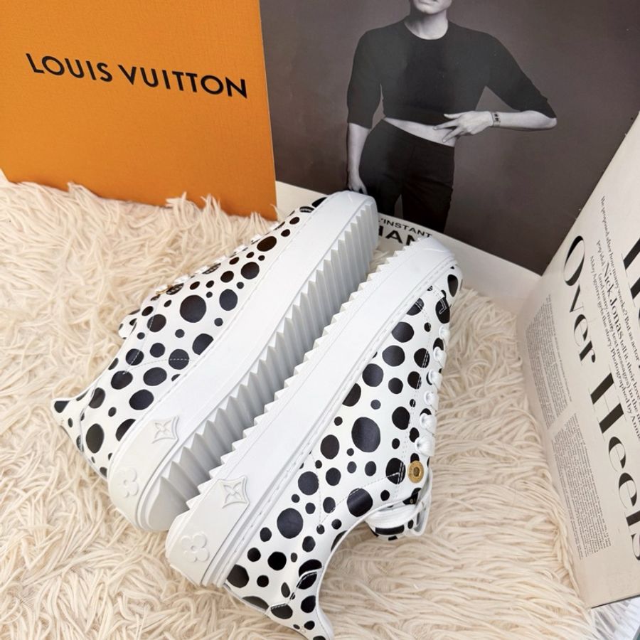 Louis vuitton/路易威登 lv 女款低幫板鞋 休閒鞋 波點 運動鞋 草間彌生聯名 尺碼36.5-6