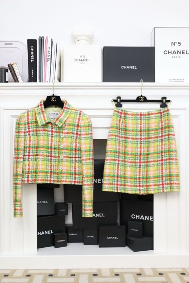 Chanel 97年绿彩色格纹白贝母扣上衣半裙套装-0