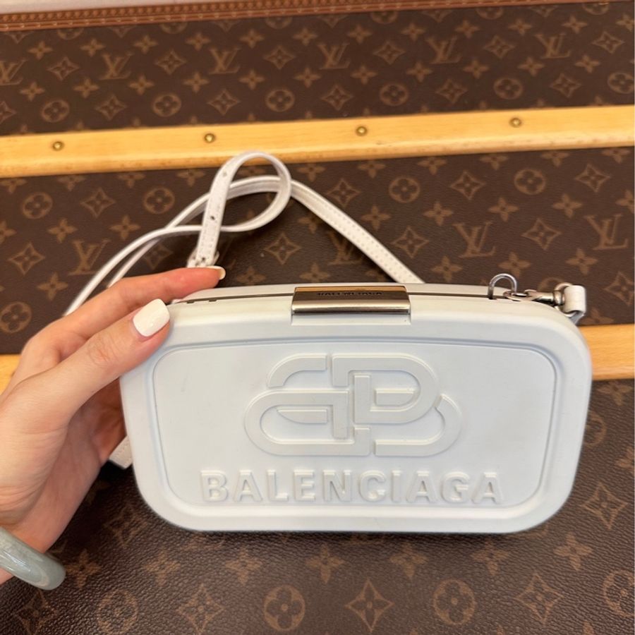 Balenciaga/巴黎世家 Box/box/方盒 純白橡膠壓標橫款相機斜挎包-1
