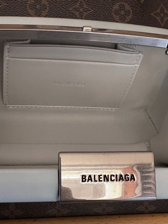 Balenciaga/巴黎世家 Box/box/方盒 純白橡膠壓標橫款相機斜挎包-6