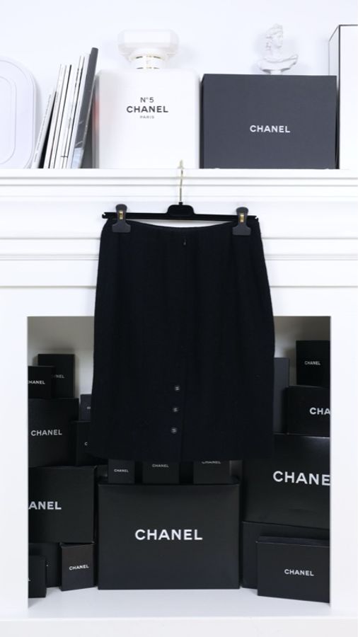 Chanel 96年黑色羊毛立领字母内衬上衣半裙套装-6