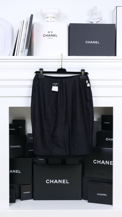 Chanel 96年黑色羊毛立领字母内衬上衣半裙套装-7