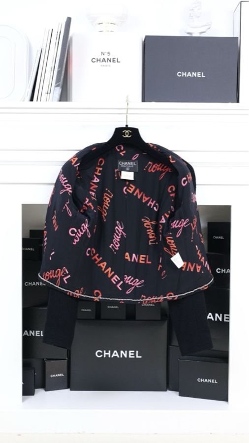 Chanel 96年黑色羊毛立领字母内衬上衣半裙套装-9