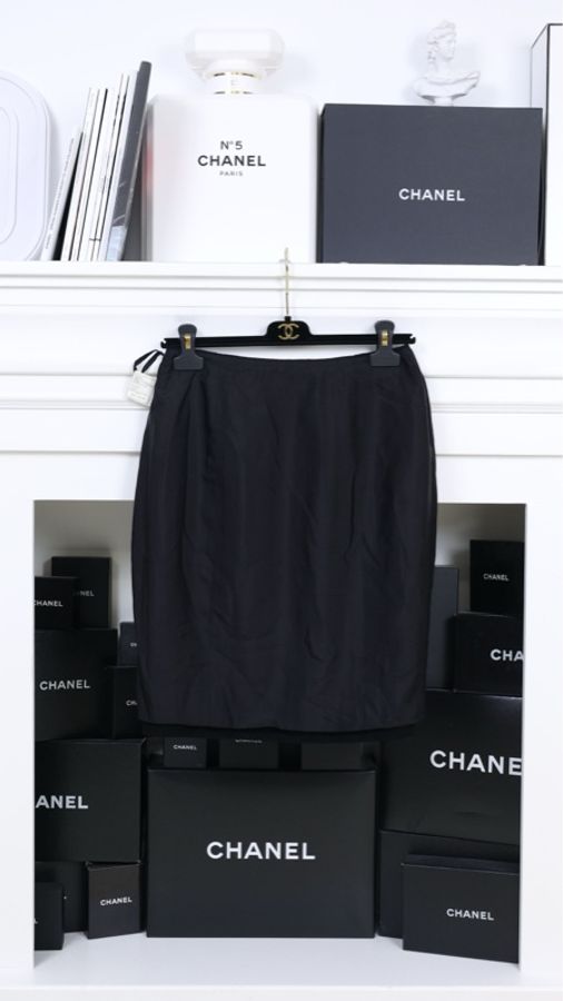 Chanel 96年黑色羊毛立领字母内衬上衣半裙套装-10