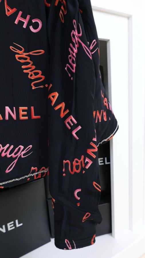 Chanel 96年黑色羊毛立领字母内衬上衣半裙套装-18
