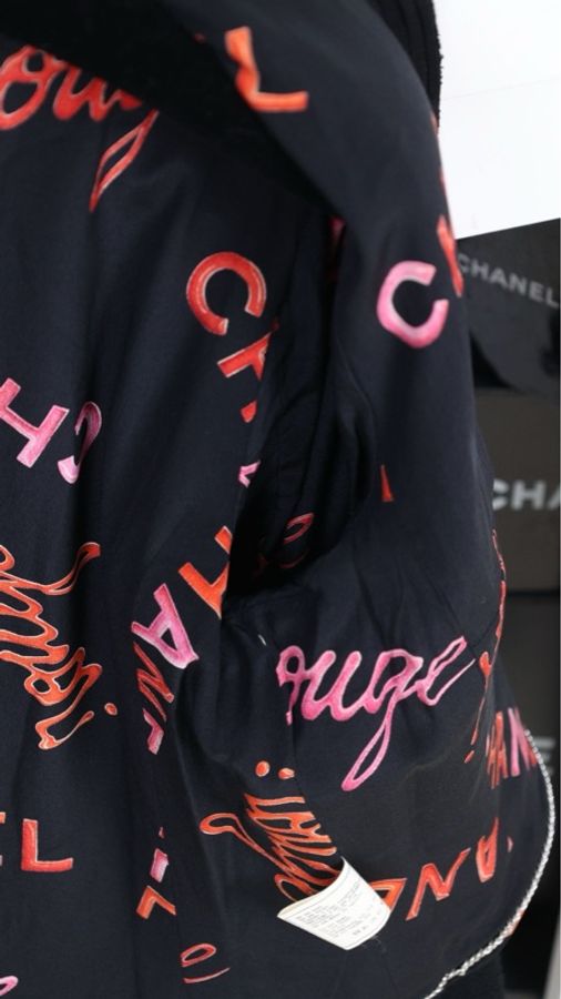 Chanel 96年黑色羊毛立领字母内衬上衣半裙套装-20