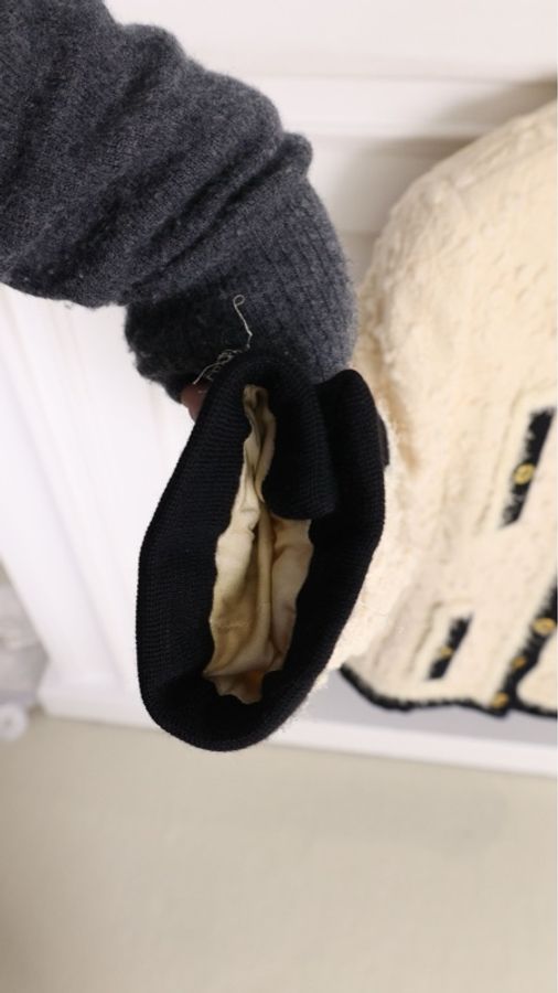 Chanel 94年秋冬秀款黑白滚边毛毛四口袋金扣外套-7