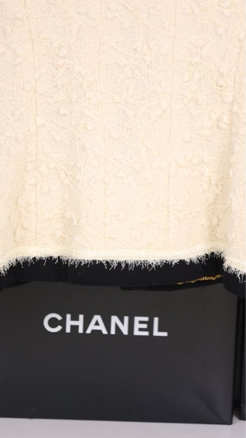 Chanel 94年秋冬秀款黑白滚边毛毛四口袋金扣外套-11