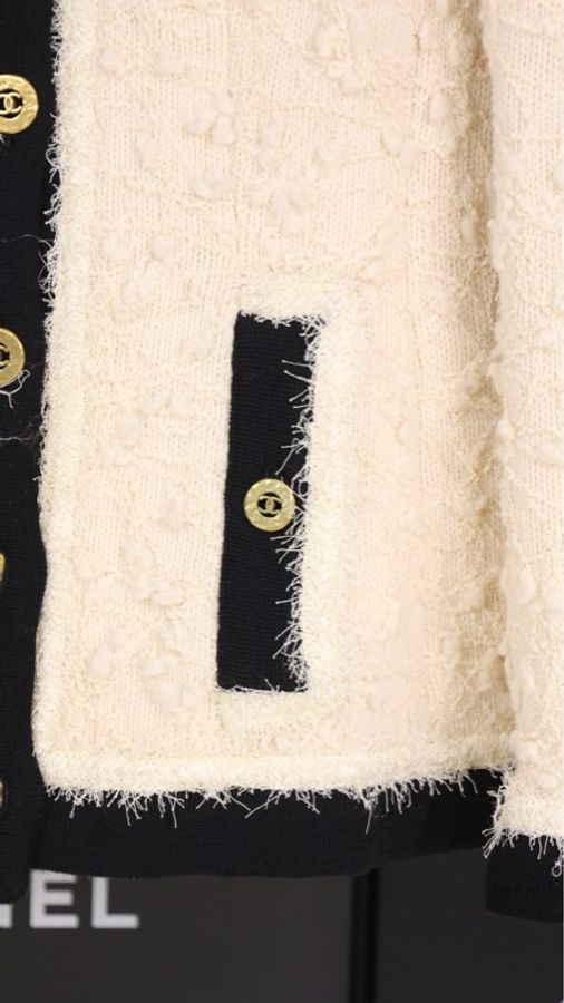 Chanel 94年秋冬秀款黑白滚边毛毛四口袋金扣外套-18