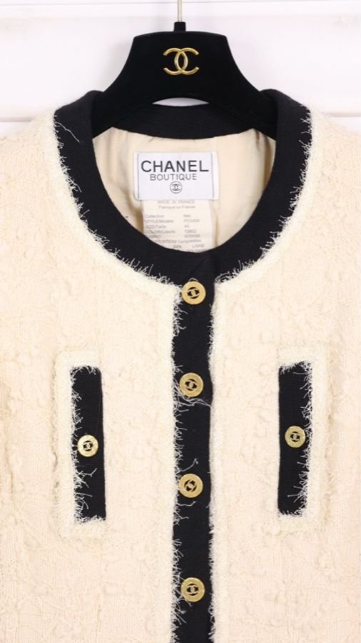 Chanel 94年秋冬秀款黑白滚边毛毛四口袋金扣外套-26