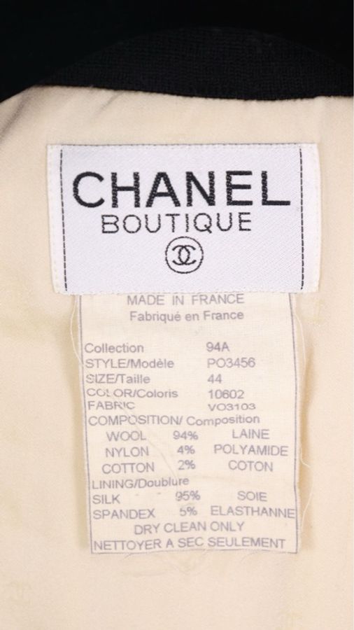 Chanel 94年秋冬秀款黑白滚边毛毛四口袋金扣外套-29