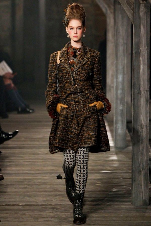 Chanel 13年爱丁堡系列金彩色粗花呢琉璃扣长款外套-5