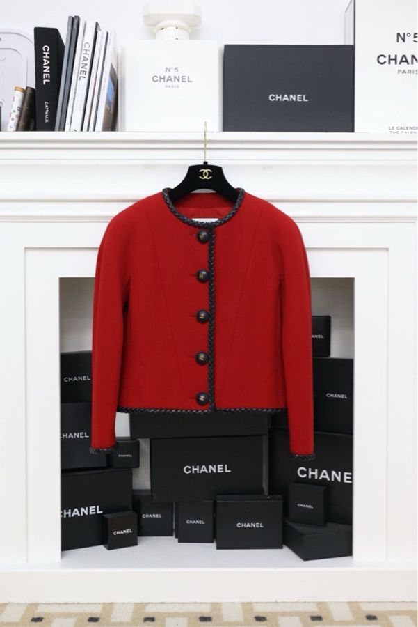 Chanel 92年秋冬红黑皮扣滚边圆领外套-0