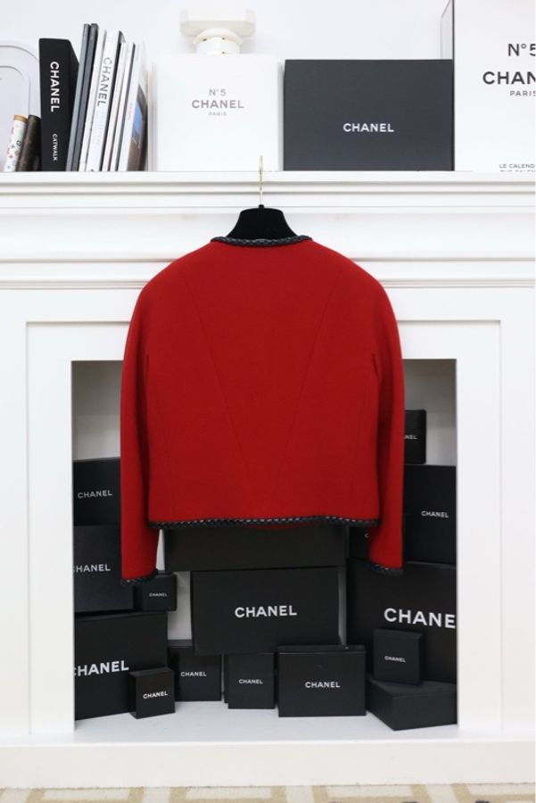 Chanel 92年秋冬红黑皮扣滚边圆领外套-1