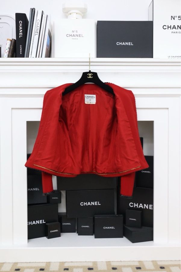 Chanel 92年秋冬红黑皮扣滚边圆领外套-3