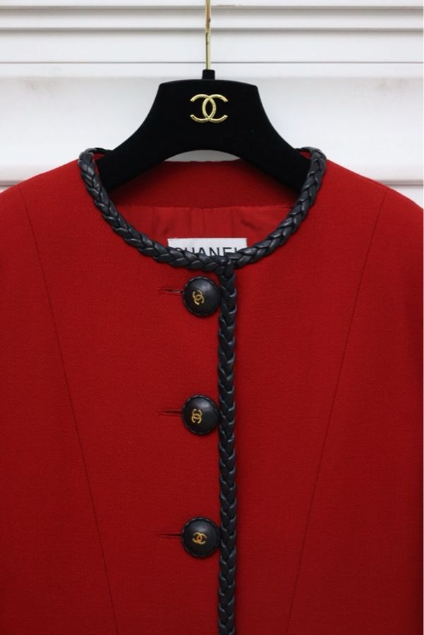 Chanel 92年秋冬红黑皮扣滚边圆领外套-8