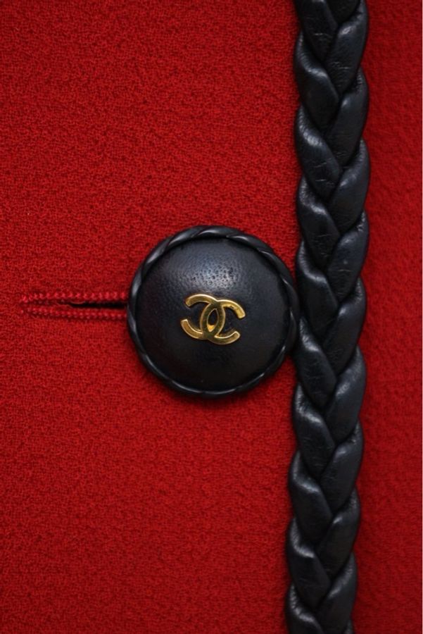 Chanel 92年秋冬红黑皮扣滚边圆领外套-9