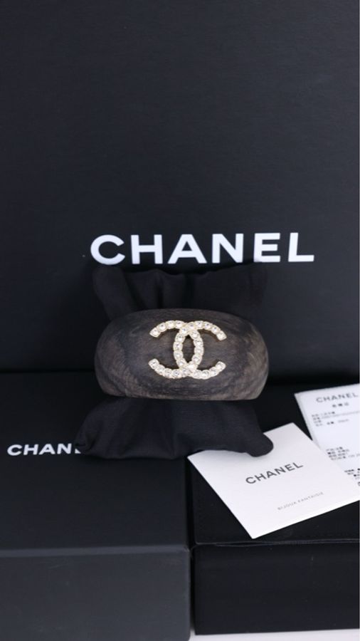 Chanel23a高级手工坊达喀尔系列胡桃木cc手镯-0