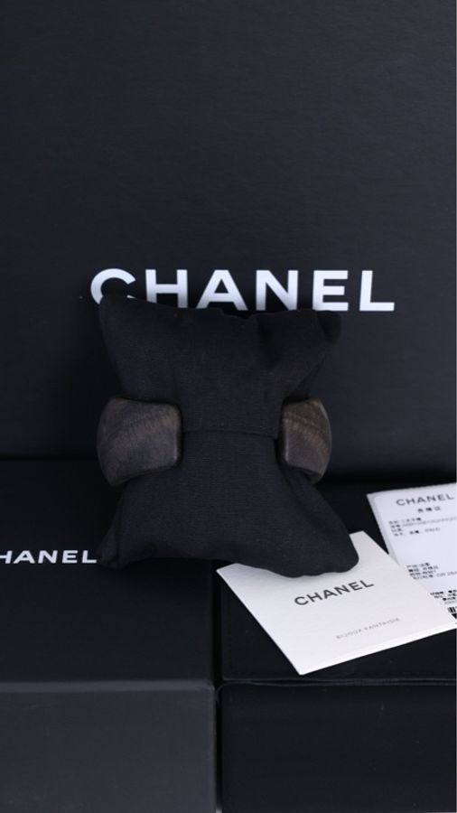 Chanel23a高级手工坊达喀尔系列胡桃木cc手镯-4