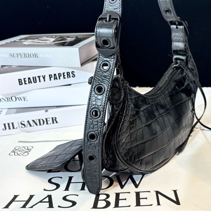 Balenciaga/巴黎世家 Le Cagole 黑色鰐魚壓紋牛皮機車包單肩斜挎包-4