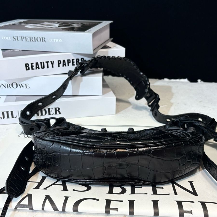 Balenciaga/巴黎世家 Le Cagole 黑色鰐魚壓紋牛皮機車包單肩斜挎包-6
